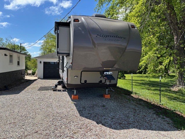 2014 Forest River ROCKWOOD SIGNATURE ULTRA LITE 8280WS in galveston IN
