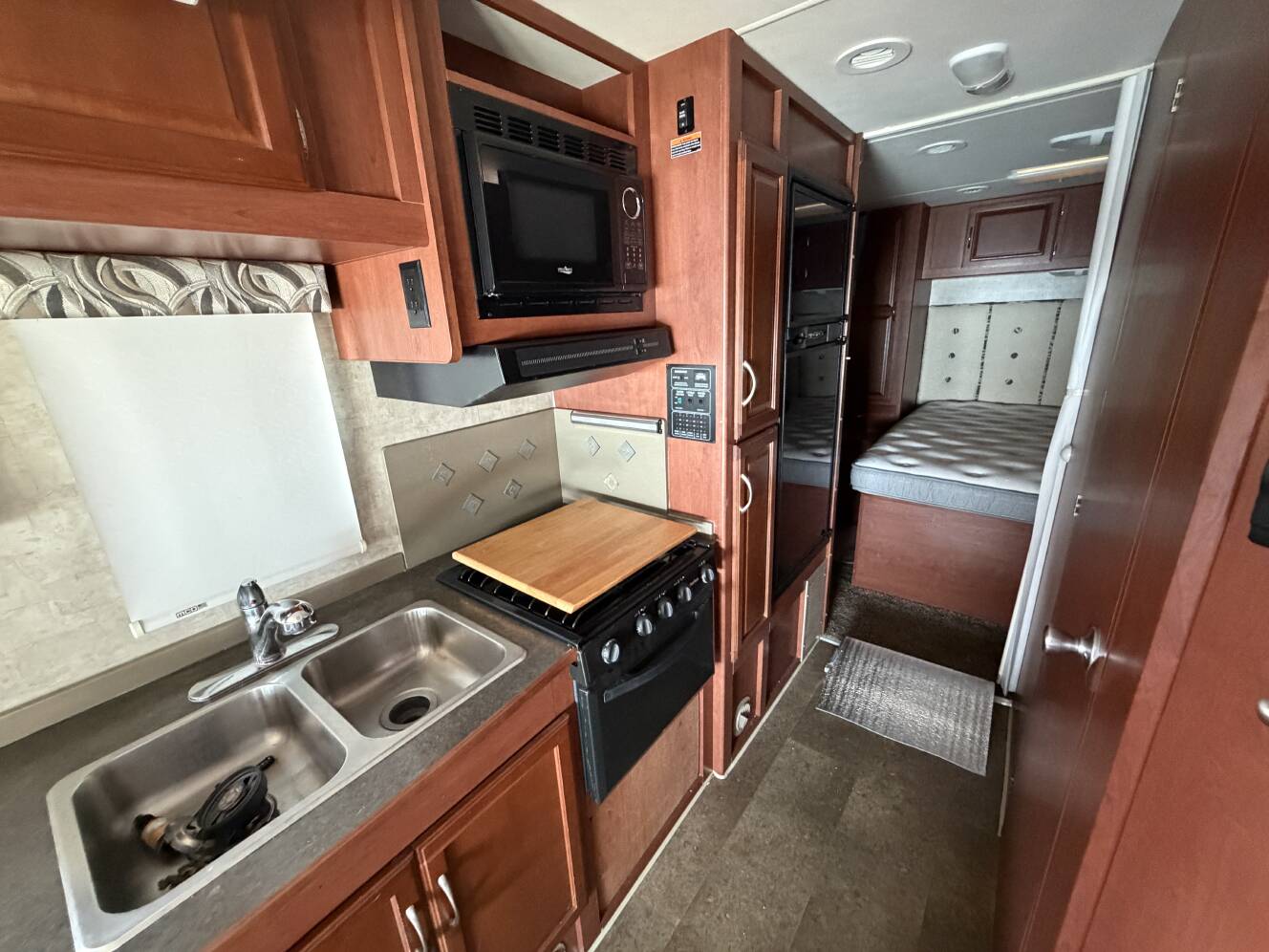 A photo of this 2016 Winnebago MINNIE WINNIE 27