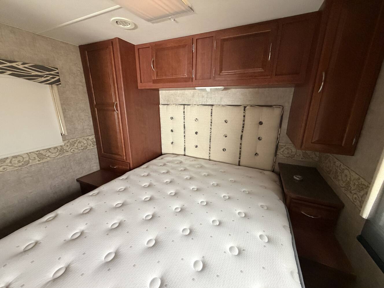 A photo of this 2016 Winnebago MINNIE WINNIE 27