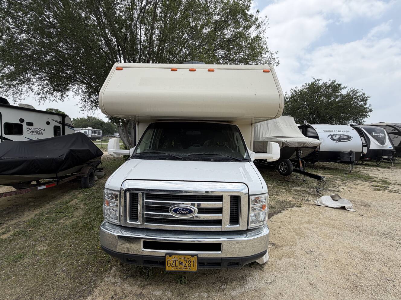 A photo of this 2016 Winnebago MINNIE WINNIE 27