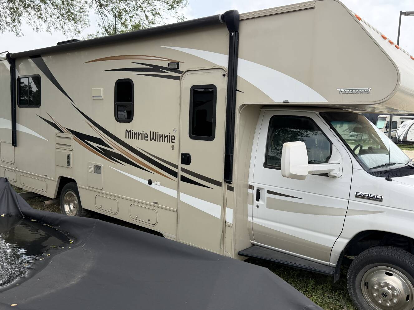 A photo of this 2016 Winnebago MINNIE WINNIE 27