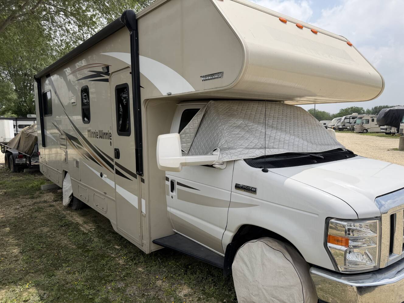 A photo of this 2016 Winnebago MINNIE WINNIE 27