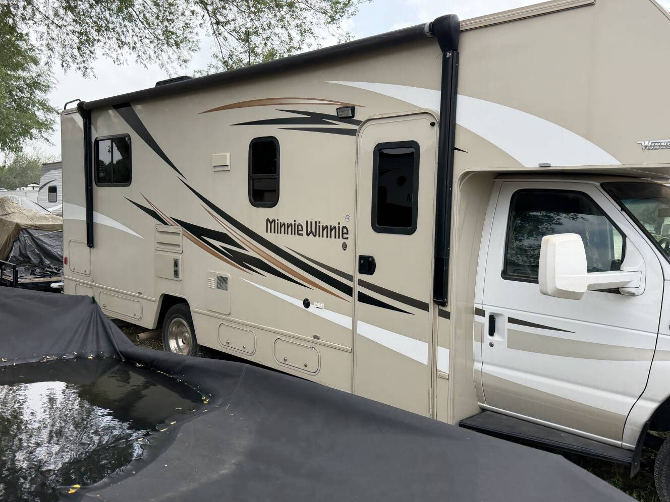 A photo of this 2016 Winnebago MINNIE WINNIE 27