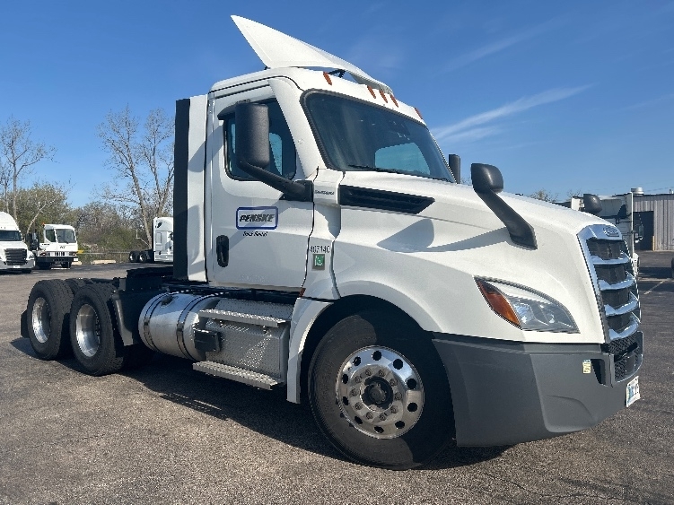 2022 FREIGHTLINER CASCADIA 126 in Sturtevant, WI