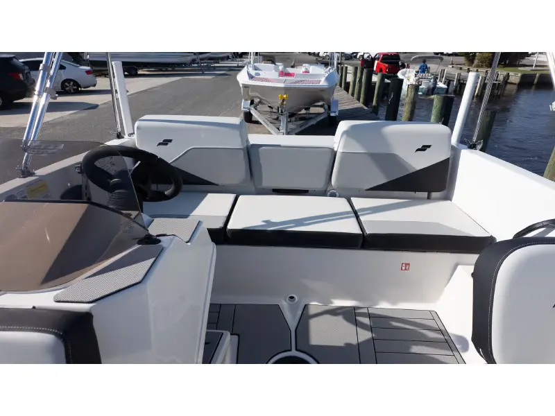 2027 Starcraft J7 JET Standard