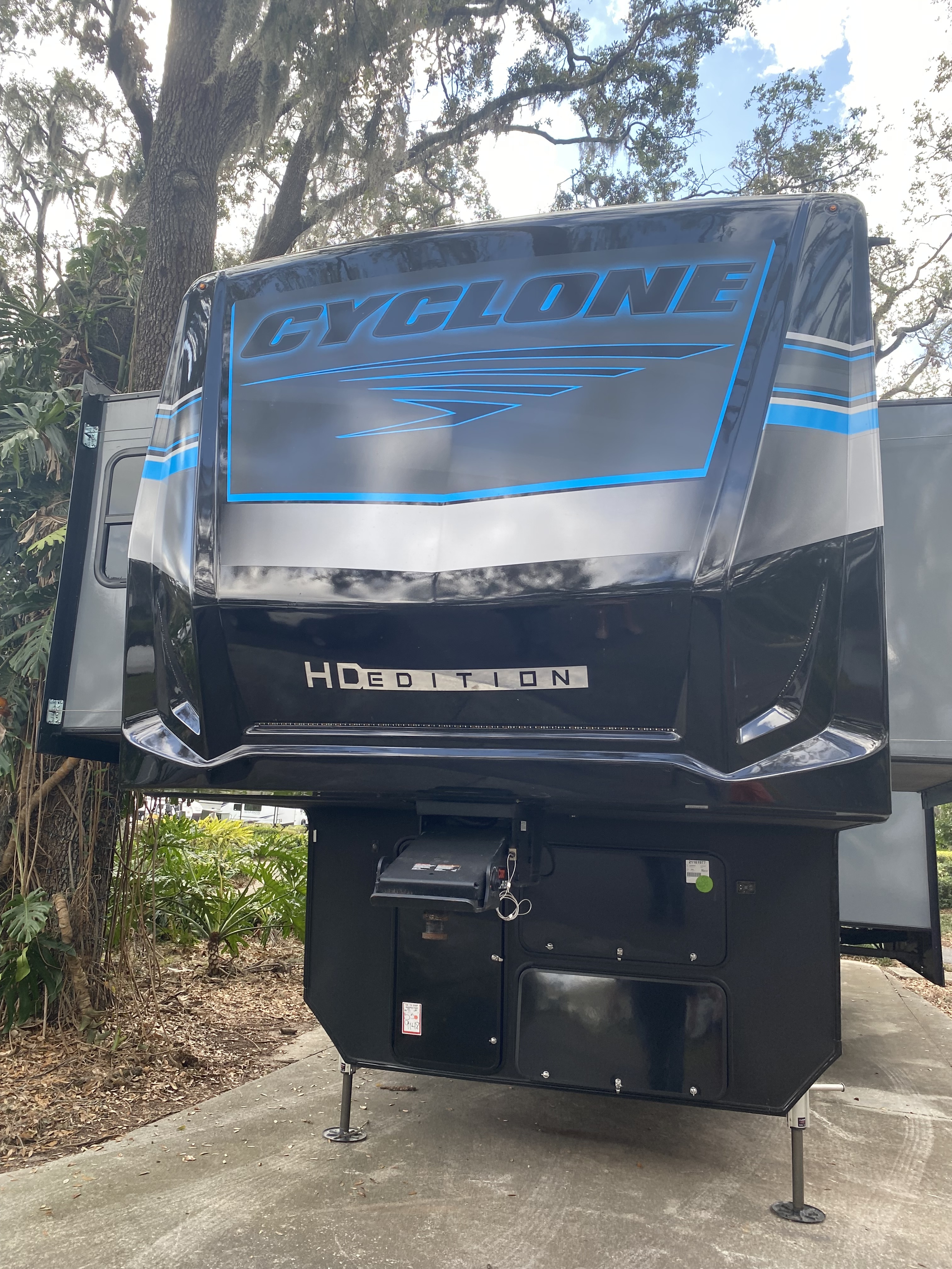 2025 Heartland CYCLONE 4270 RV