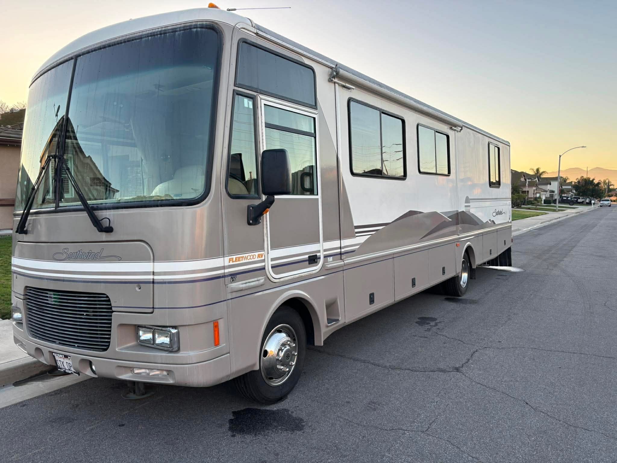 1999 Fleetwood SOUTHWIND 34N in eastvale CA