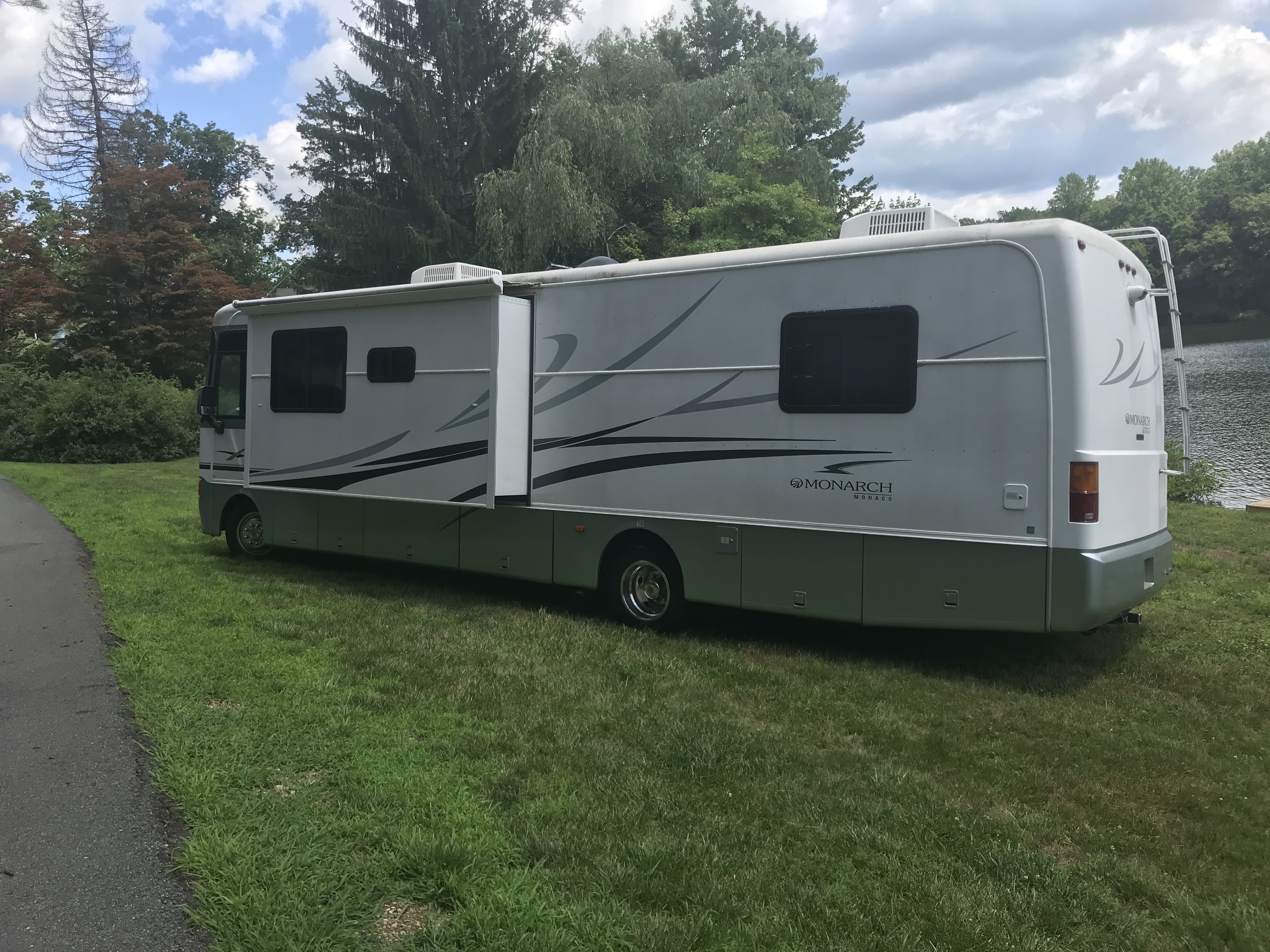 2000 Monaco MONARCH® 34SBD RV