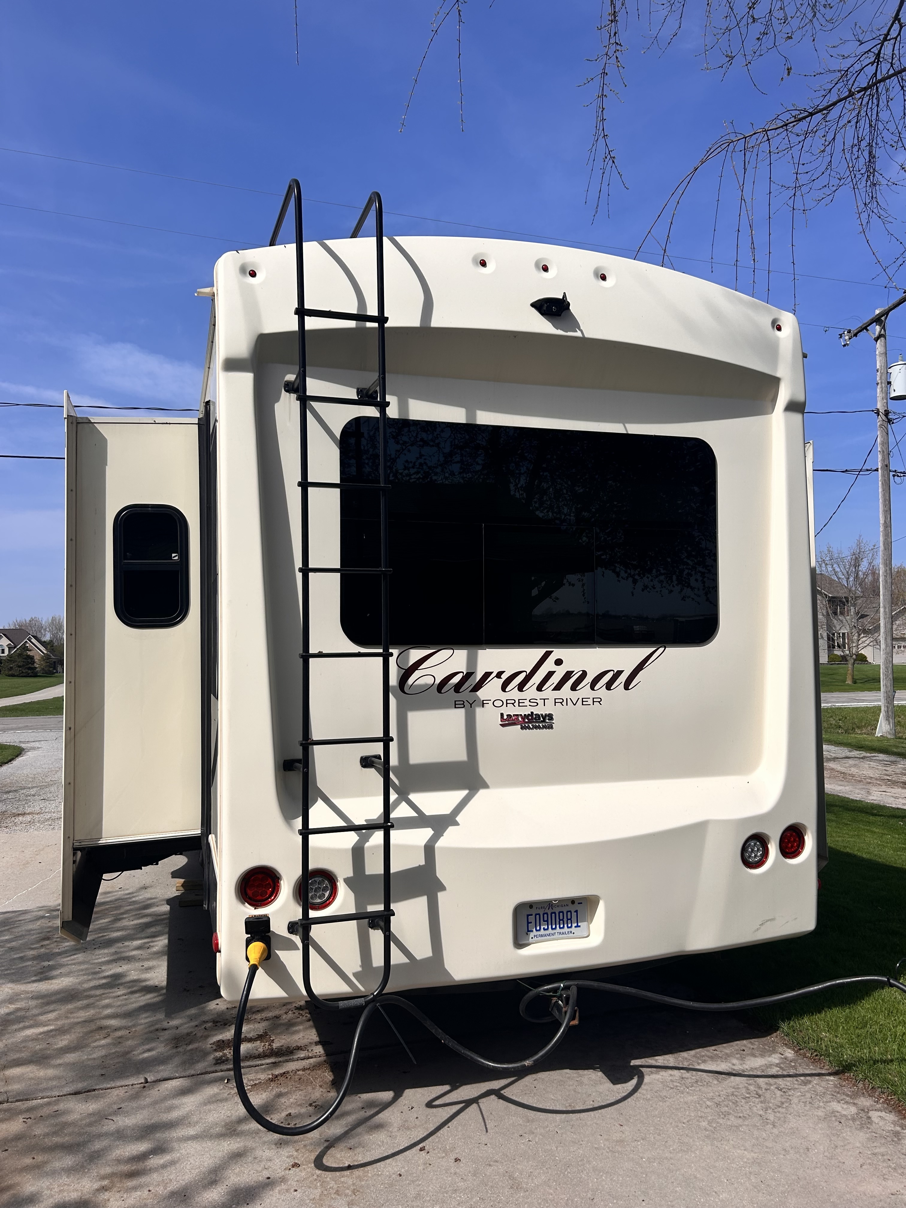 2018 Forest River CARDINAL LUXURY 3350RLX RV