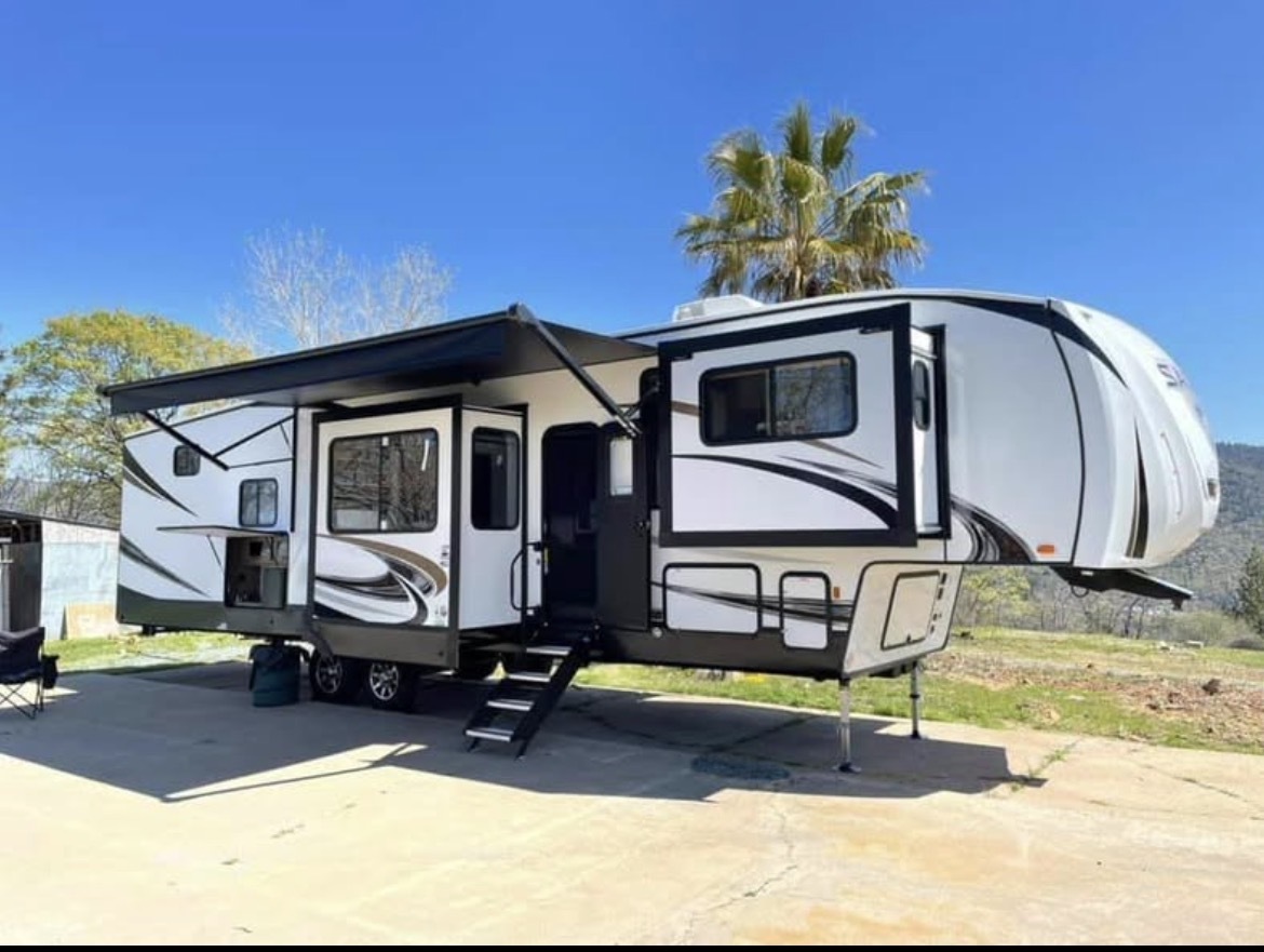 2021 Forest River SABRE 37FLH RV