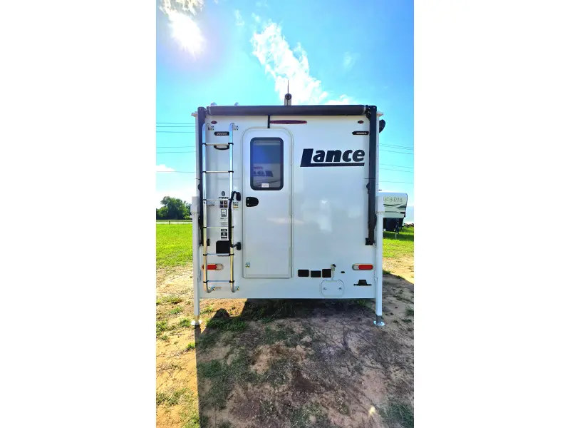 2026 Lance Lance 825