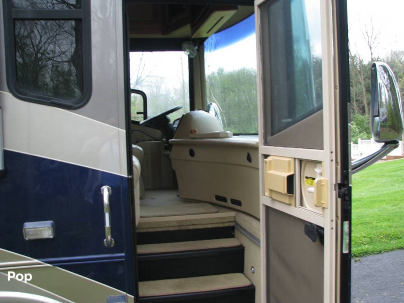 A photo of this 2008 Country Coach Inspire Founders Edition