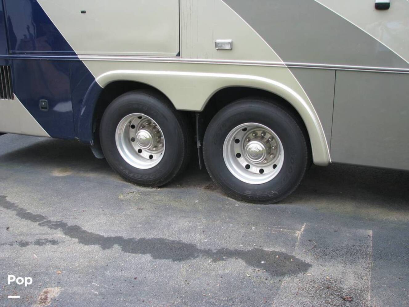A photo of this 2008 Country Coach Inspire Founders Edition
