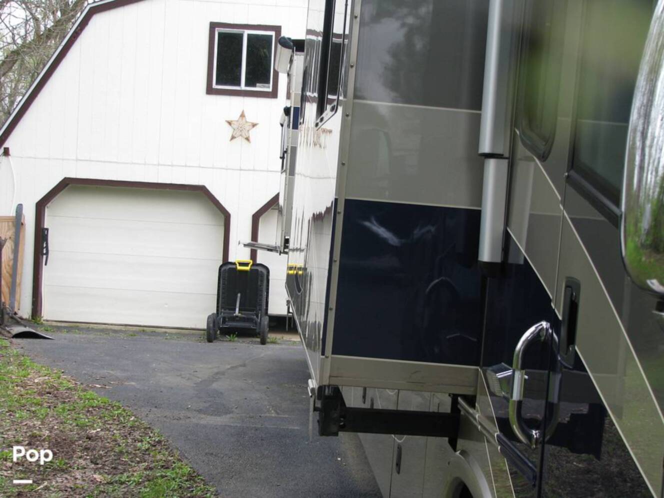 A photo of this 2008 Country Coach Inspire Founders Edition