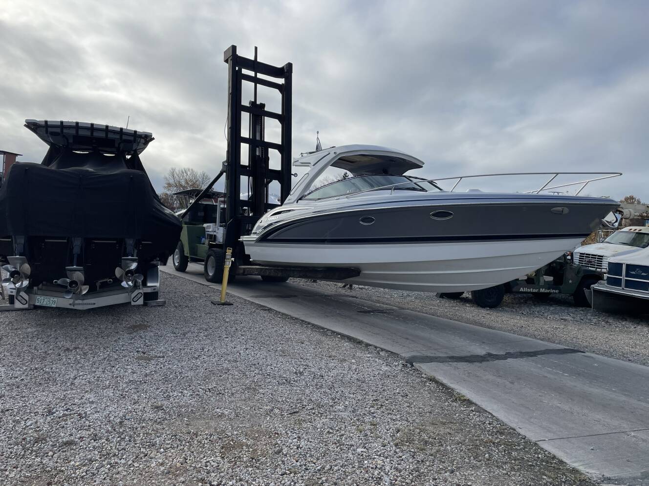 A photo of this 2023 Formula 310SS