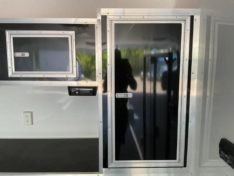 2023 VINTAGE P832 PLATINUM 32 TRAILER
