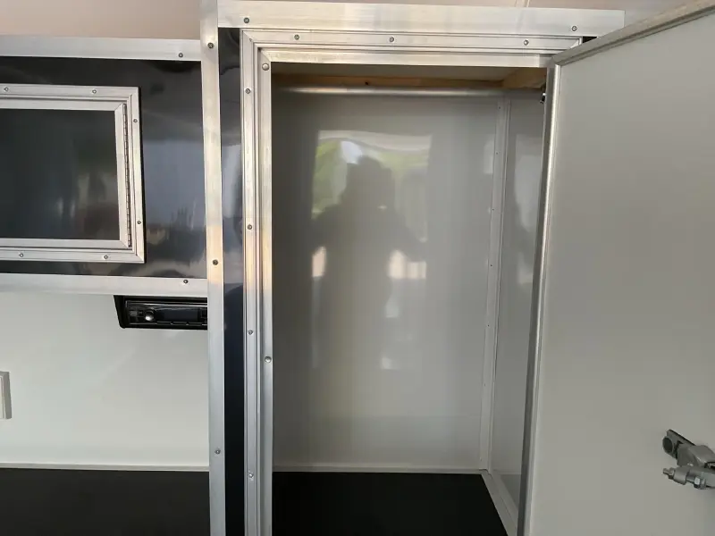 2023 VINTAGE P832 PLATINUM 32 TRAILER