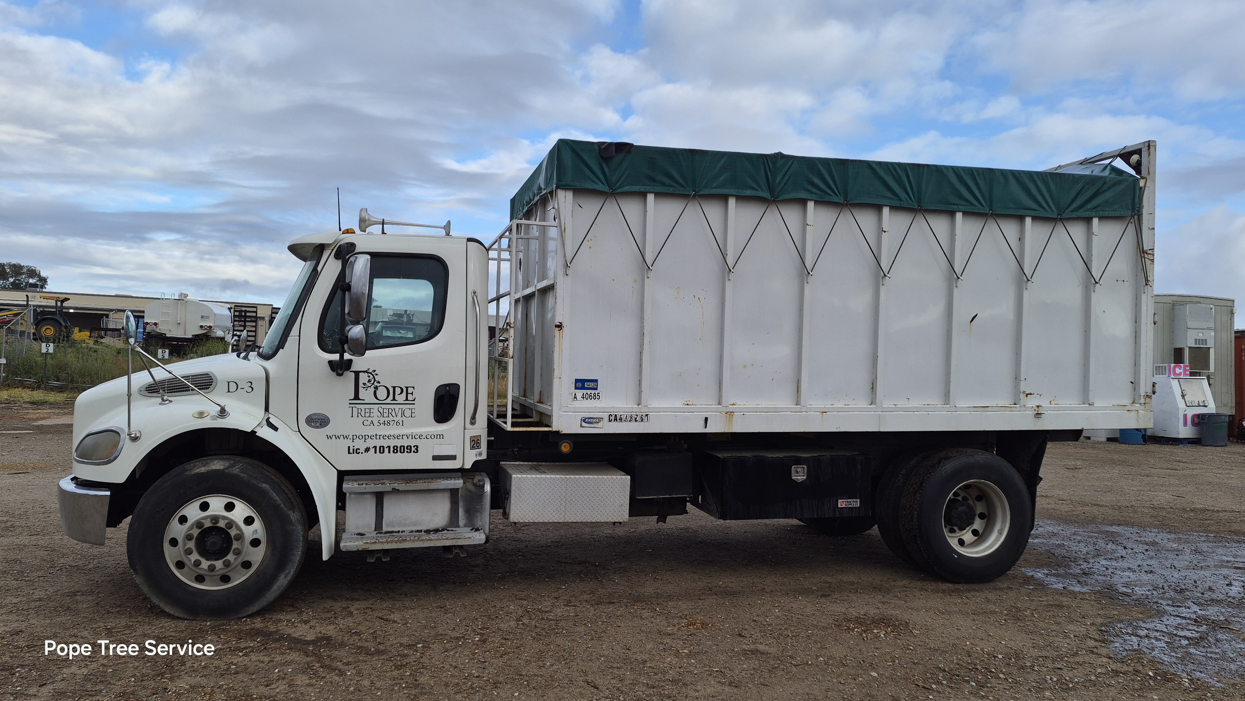 2010 FREIGHTLINER BUSINESS CLASS M2 106 in Ramona, CA
