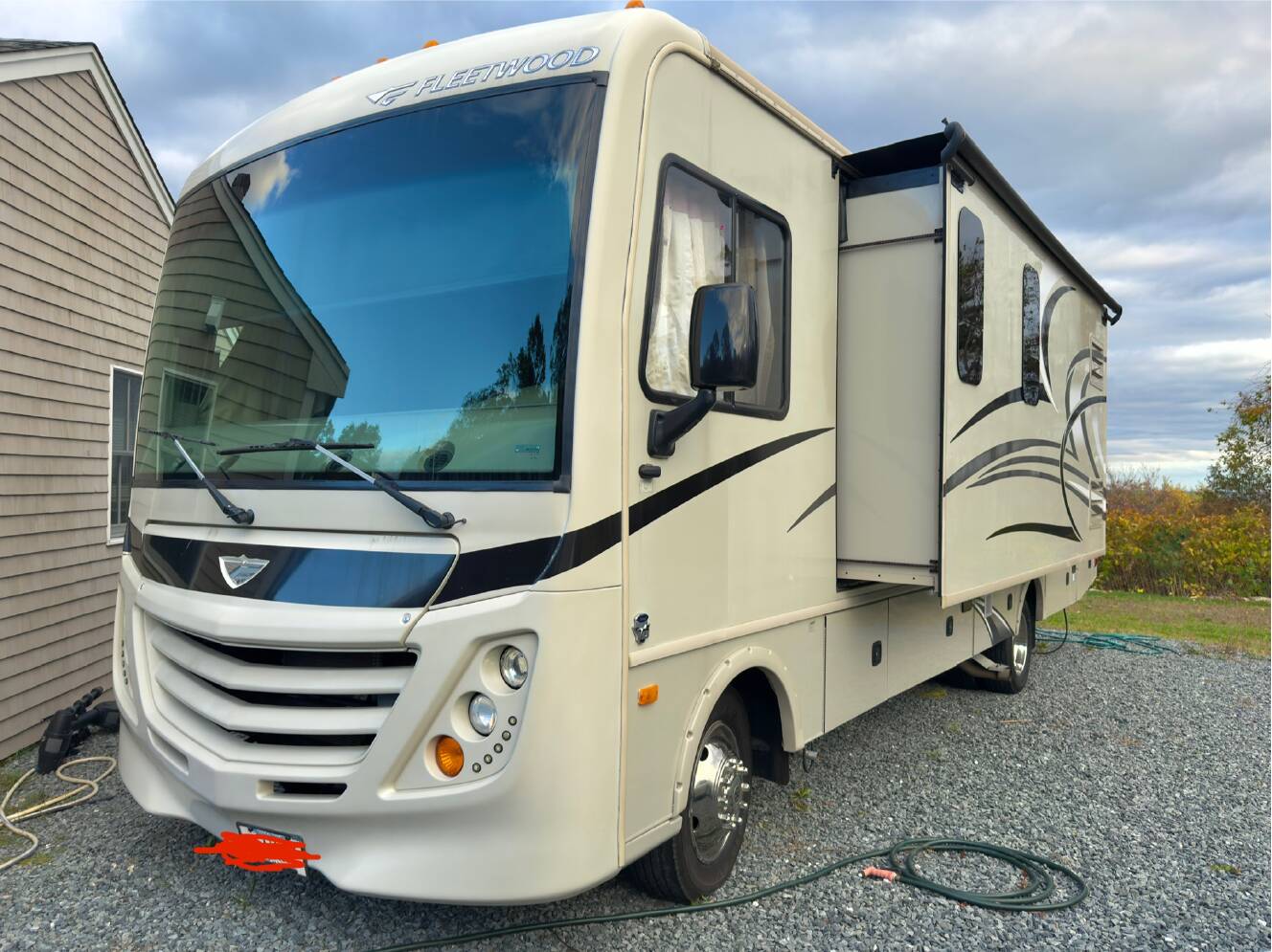 A photo of this 2018 Fleetwood FLAIR 30P