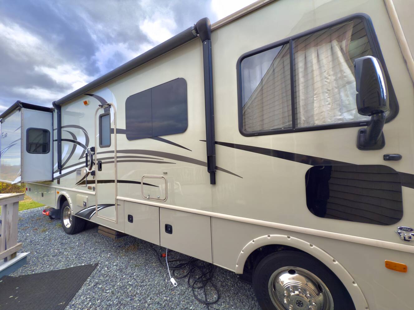 A photo of this 2018 Fleetwood FLAIR 30P
