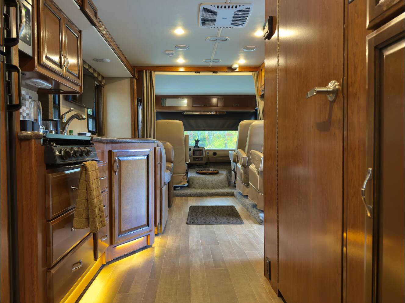A photo of this 2018 Fleetwood FLAIR 30P