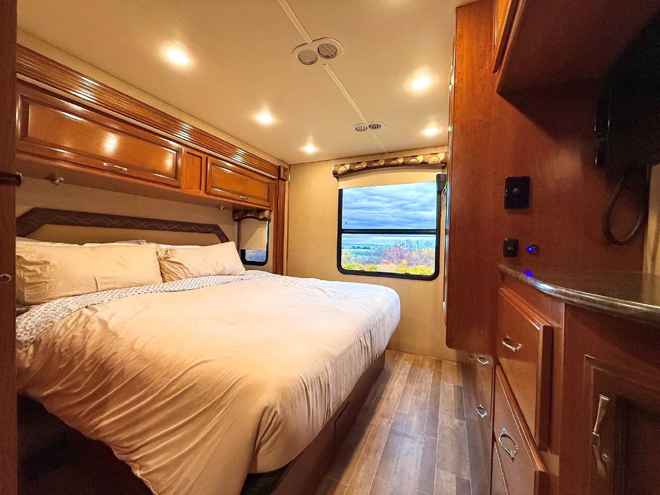 A photo of this 2018 Fleetwood FLAIR 30P
