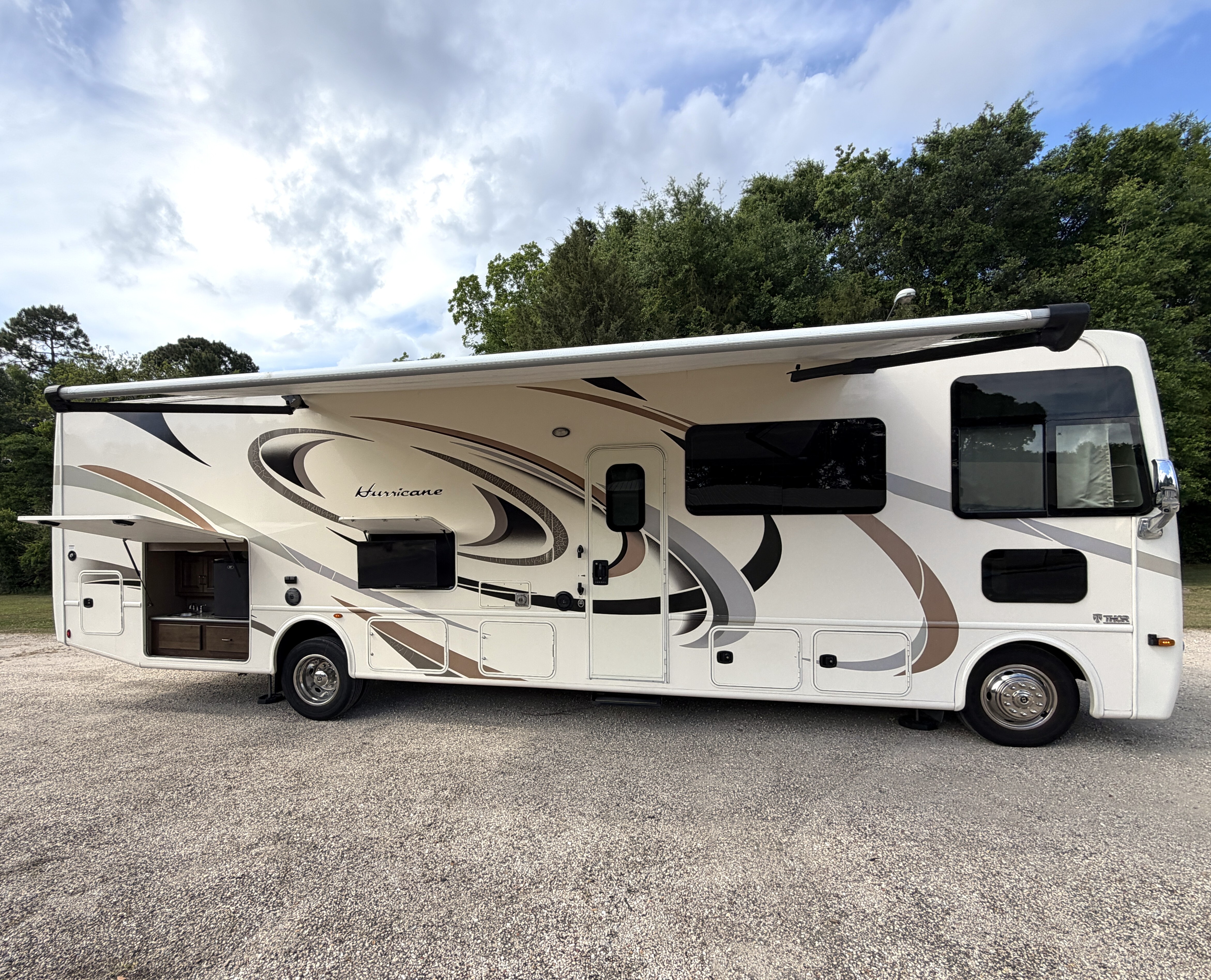 2017 Thor Motor Coach HURRICANE 34J RV