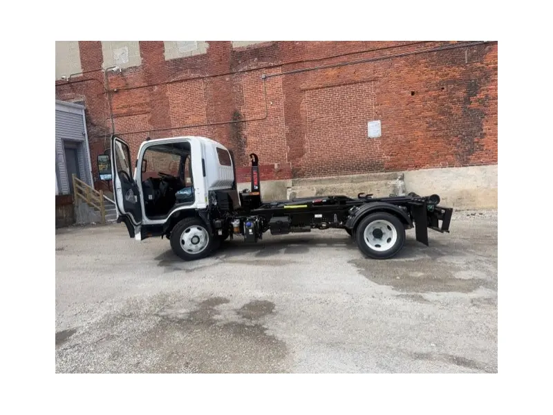 2026 ISUZU NRR