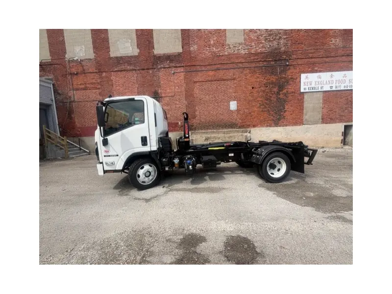 2026 ISUZU NRR