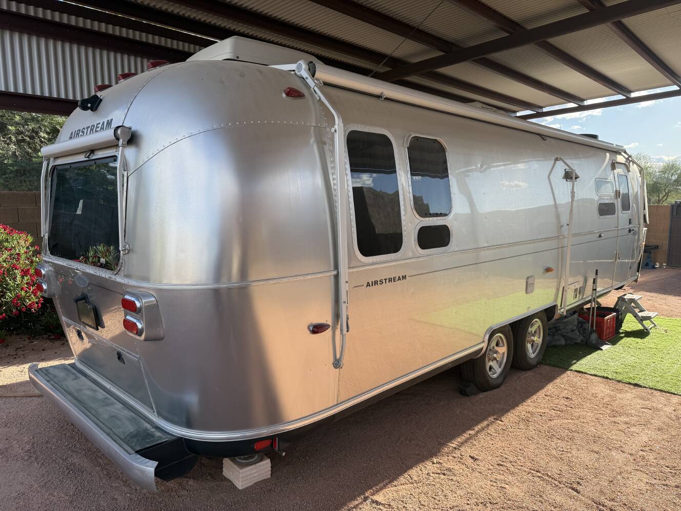 A photo of this 2010 Airstream FLYING CLOUD 30RB