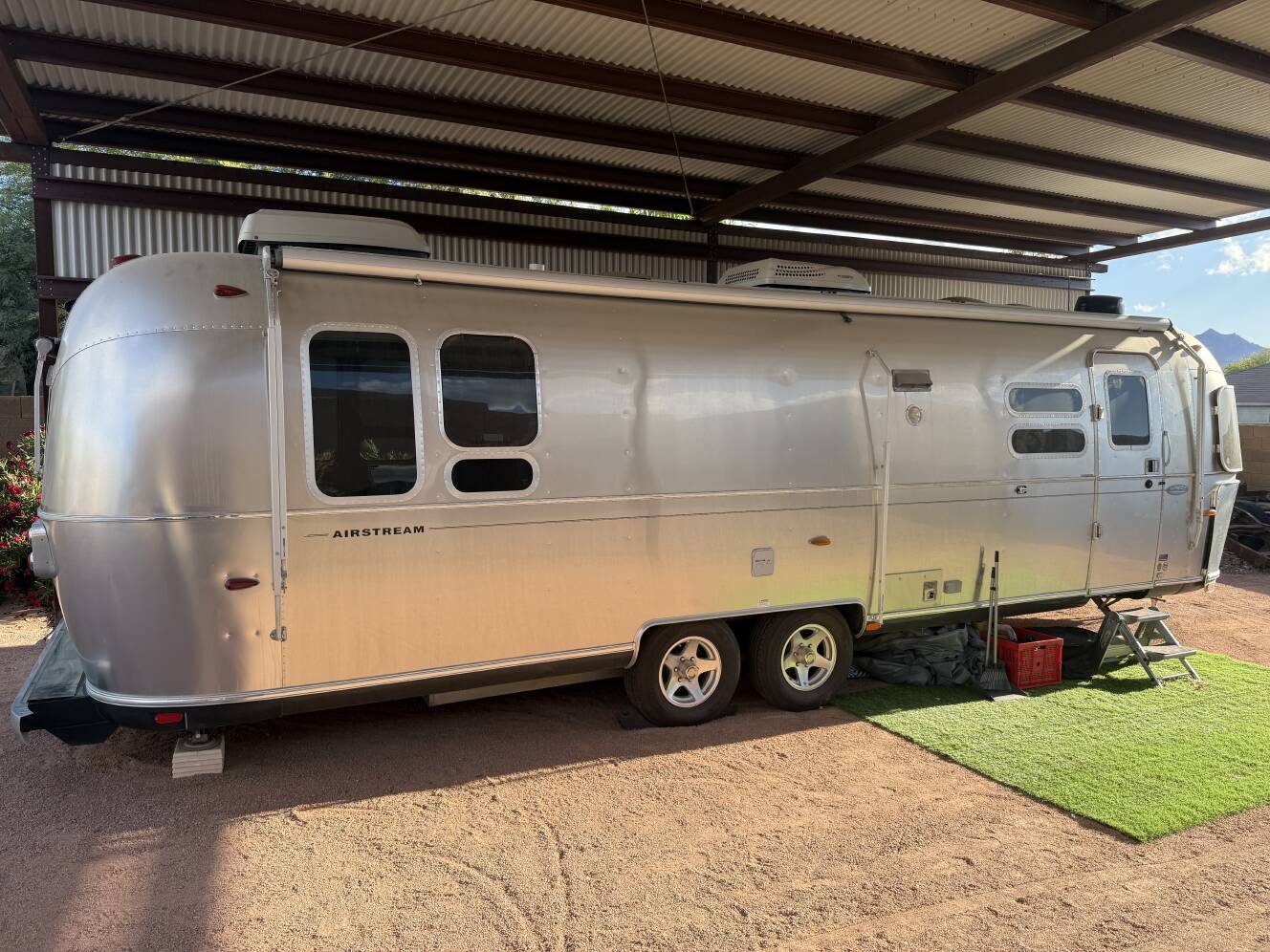 A photo of this 2010 Airstream FLYING CLOUD 30RB