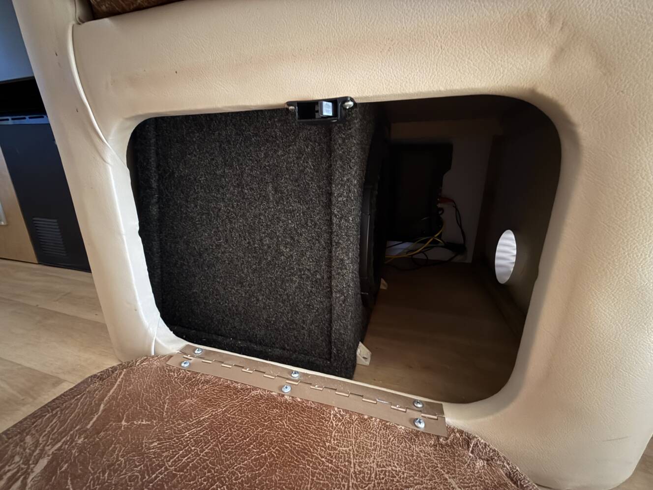 A photo of this 2010 Airstream FLYING CLOUD 30RB