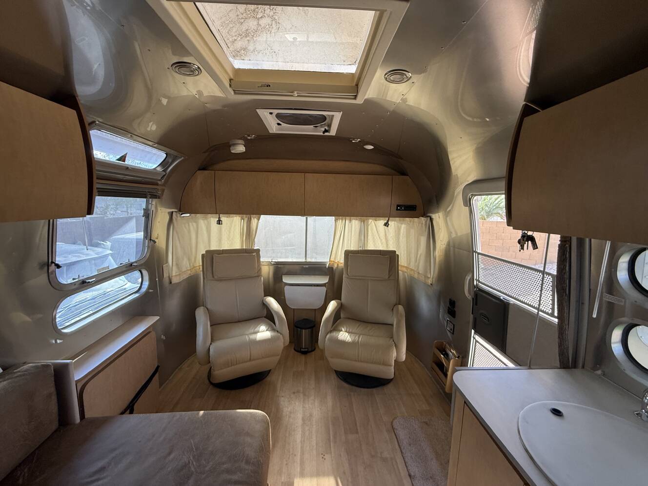 A photo of this 2010 Airstream FLYING CLOUD 30RB