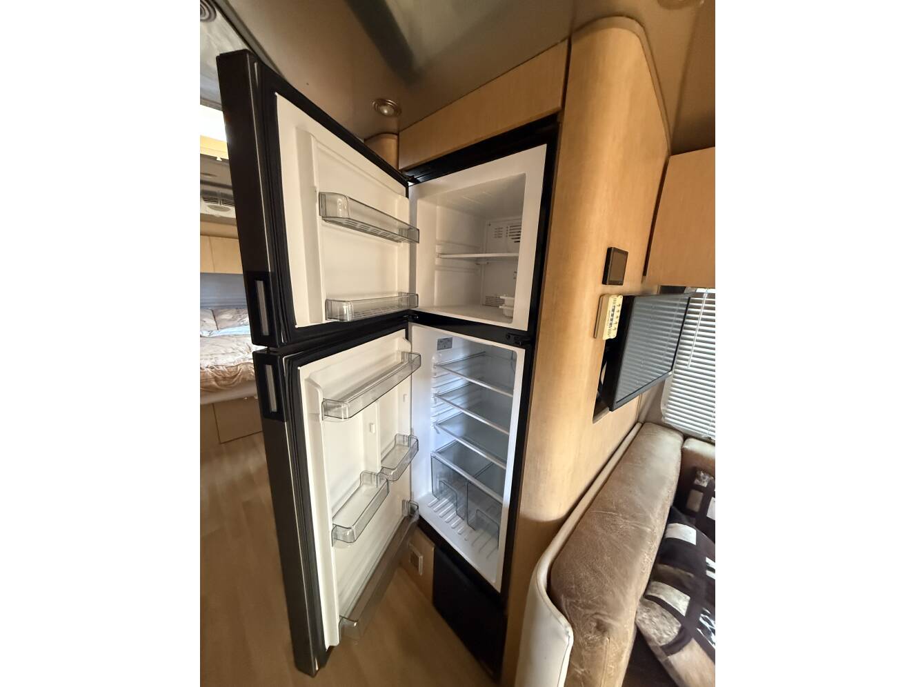 A photo of this 2010 Airstream FLYING CLOUD 30RB