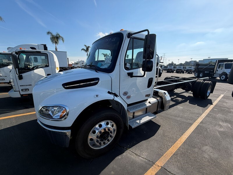 2026 FREIGHTLINER BUSINESS CLASS M2 106 in Los Angeles, CA
