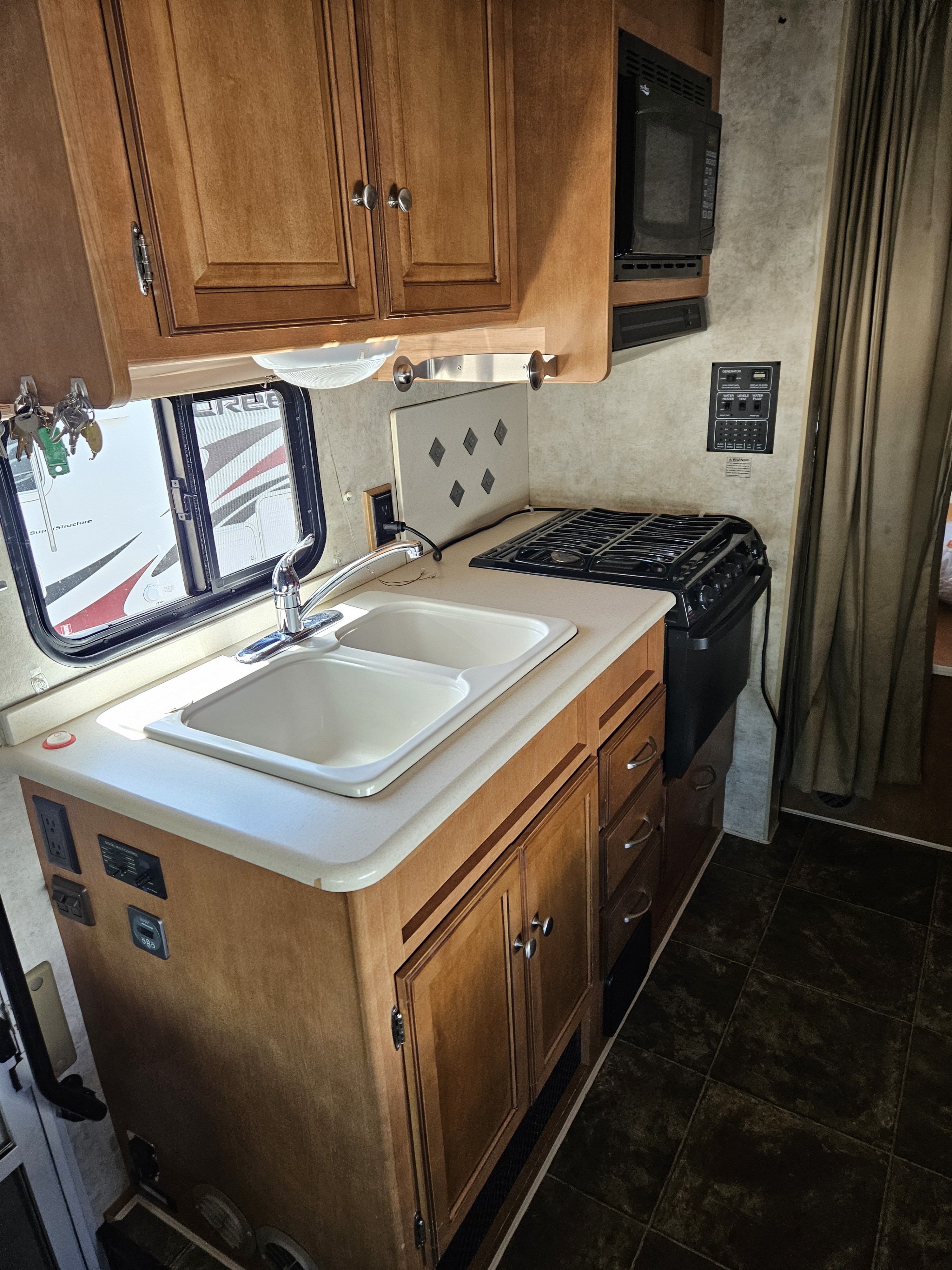 2013 Winnebago ACCESS PREMIER 26QP in tonto basin AZ