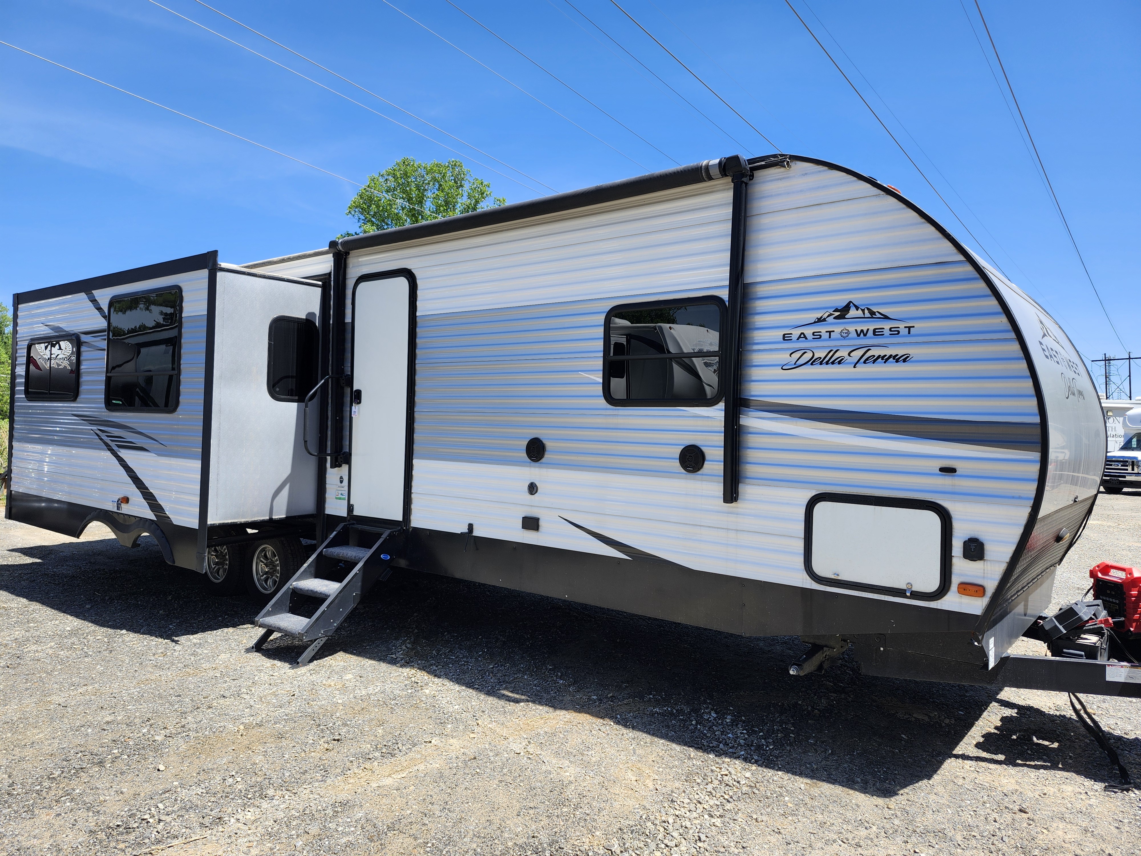 2021 East To West DELLA TERRA 292MK in hendersonville NC