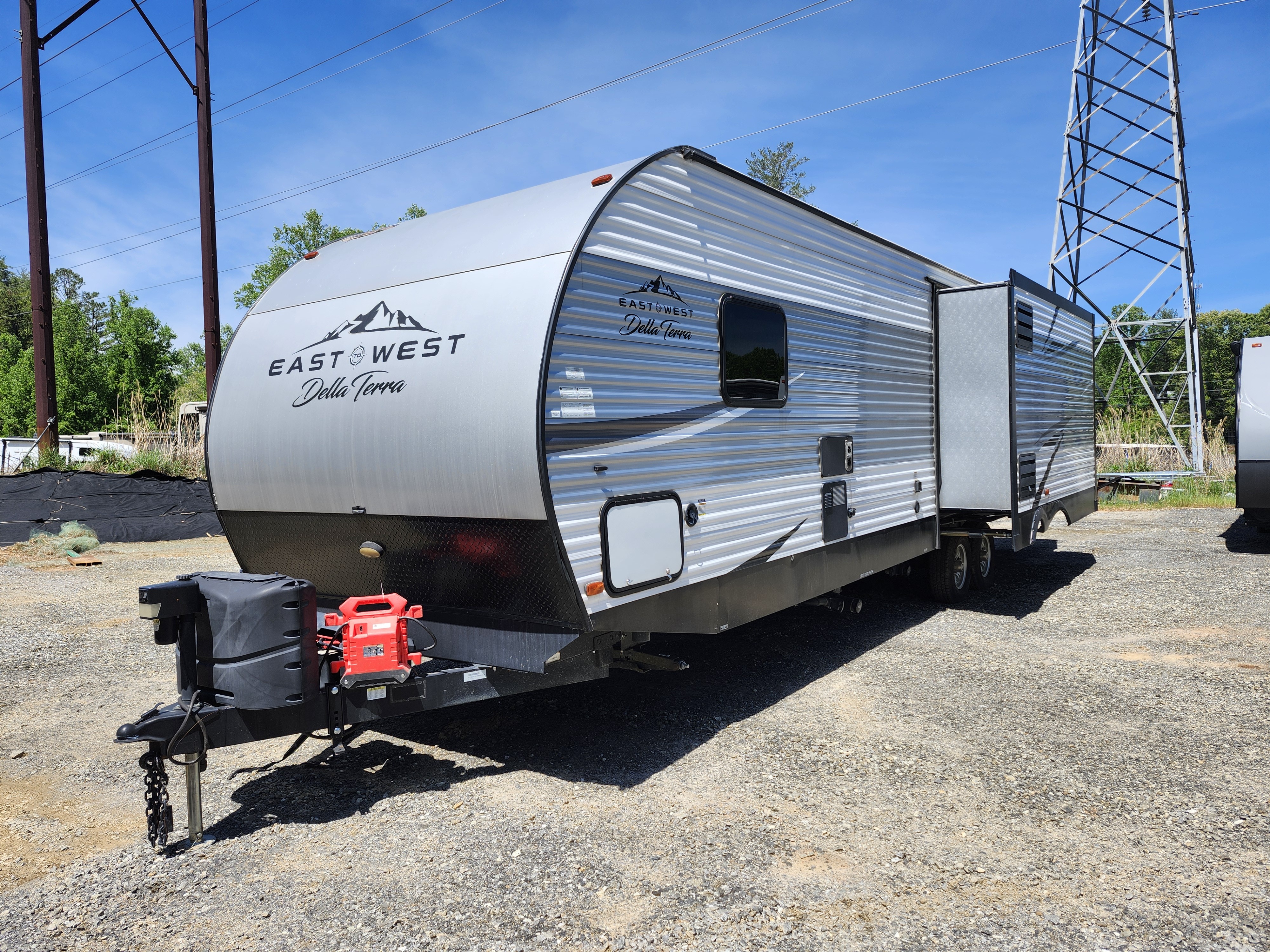2021 East To West DELLA TERRA 292MK in hendersonville NC