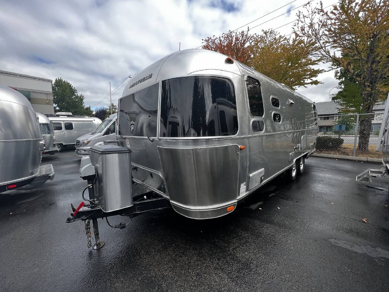 A photo of this 2016 Airstream FLYING CLOUD 26U