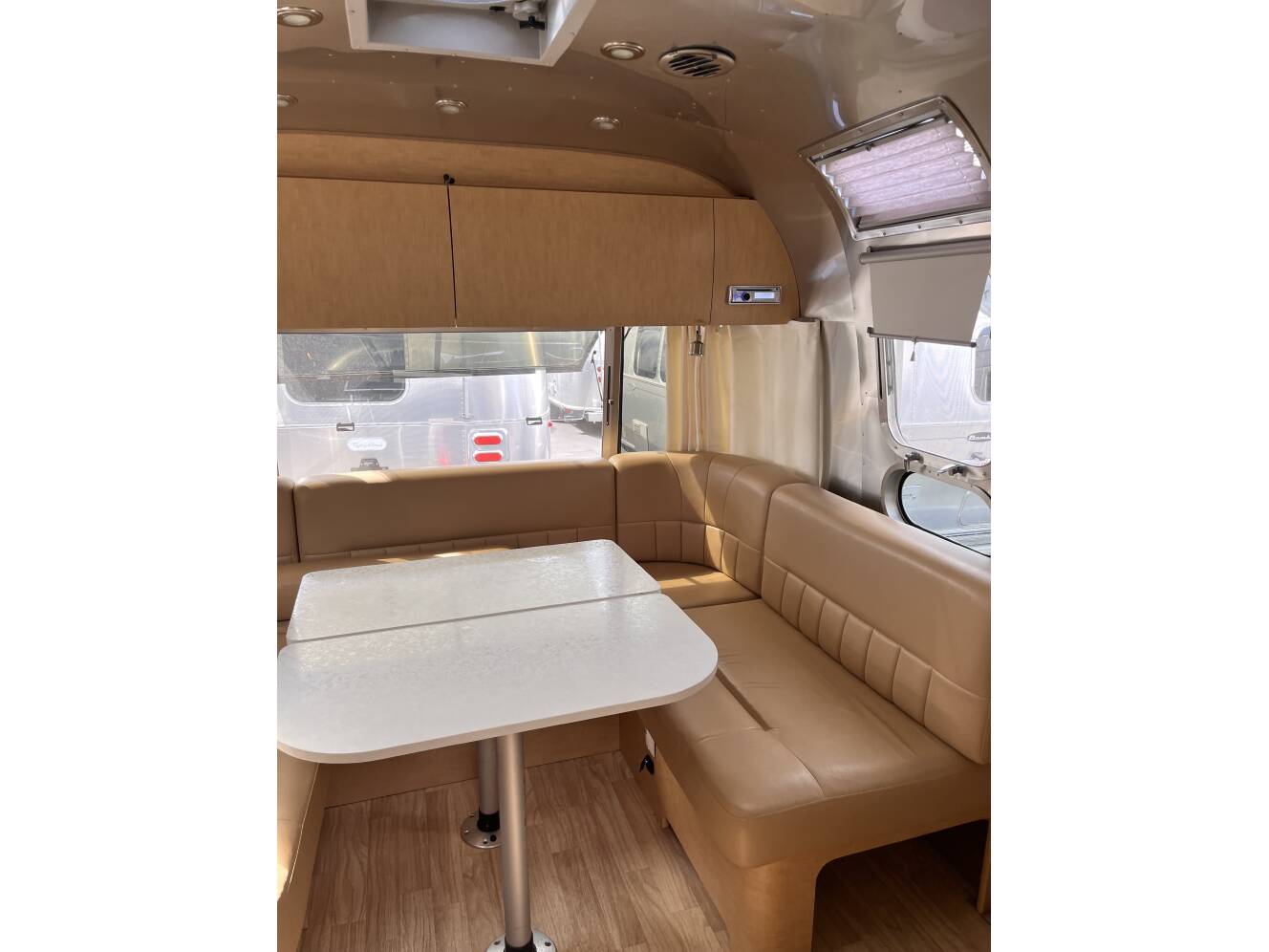 A photo of this 2016 Airstream FLYING CLOUD 26U