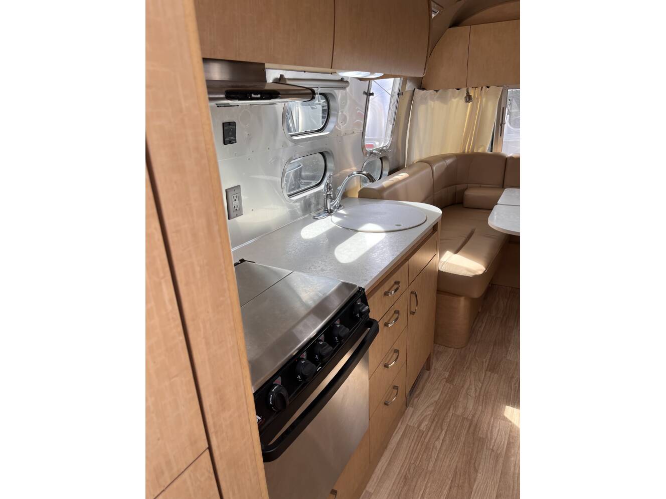 A photo of this 2016 Airstream FLYING CLOUD 26U