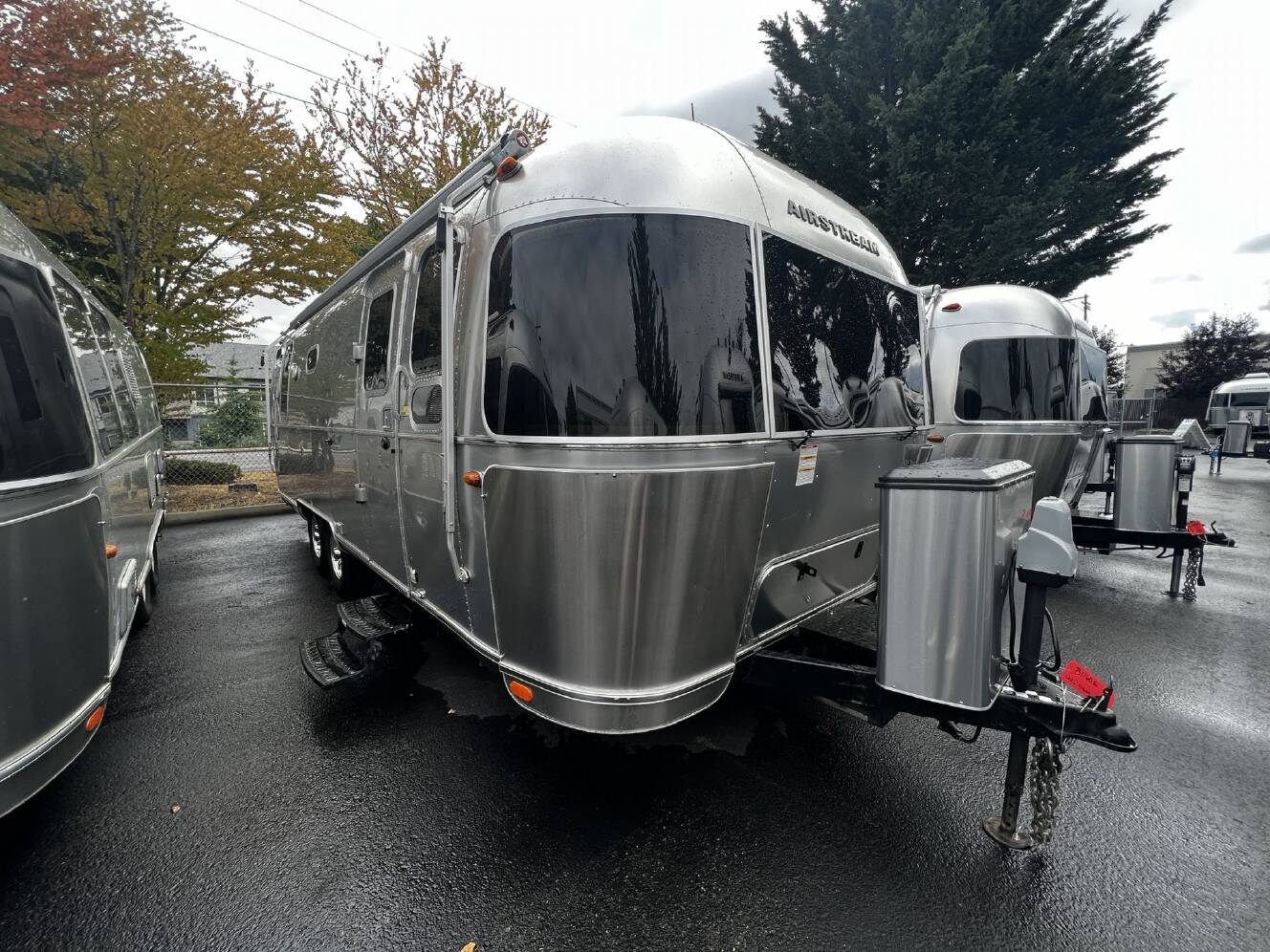 A photo of this 2016 Airstream FLYING CLOUD 26U