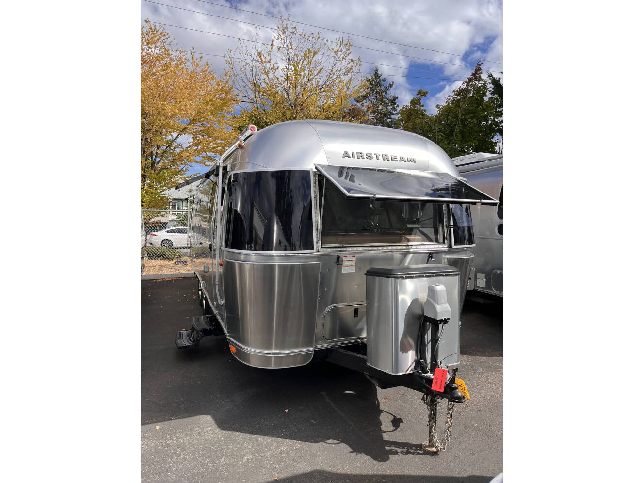 A photo of this 2016 Airstream FLYING CLOUD 26U