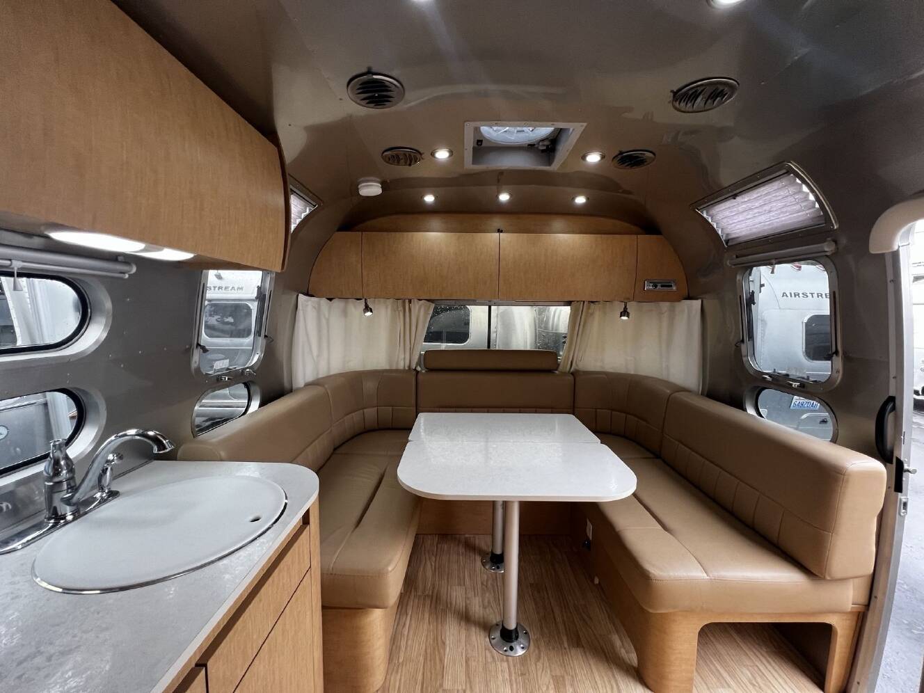 A photo of this 2016 Airstream FLYING CLOUD 26U