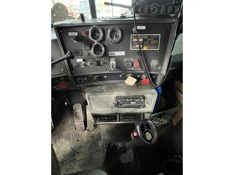 1998 MACK RD688S