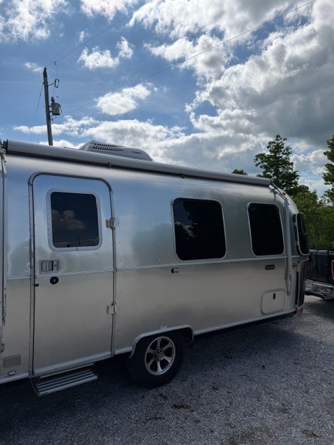 2021 Airstream CARAVEL 22FB in mountain view AR