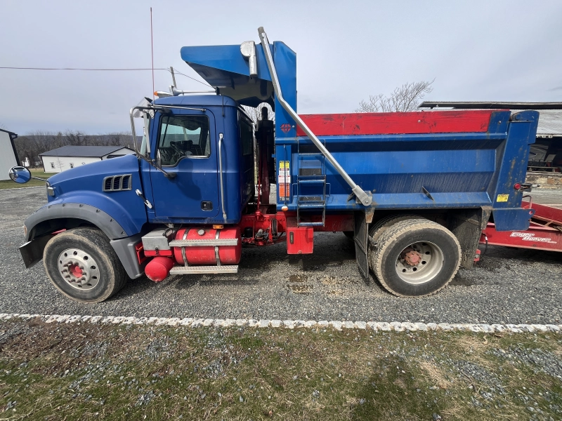 2008 MACK GU713