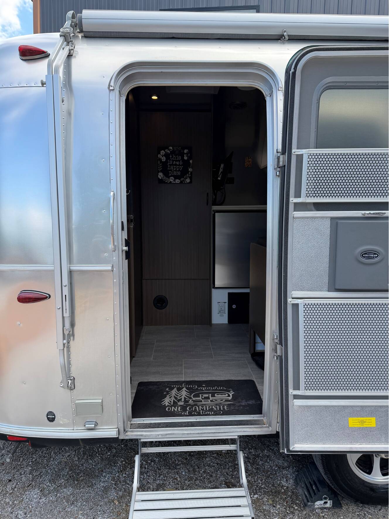 A photo of this 2021 Airstream CARAVEL 22FB