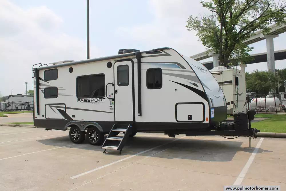 2023 Keystone Passport Sl Ultra Lite 219BH in houston TX