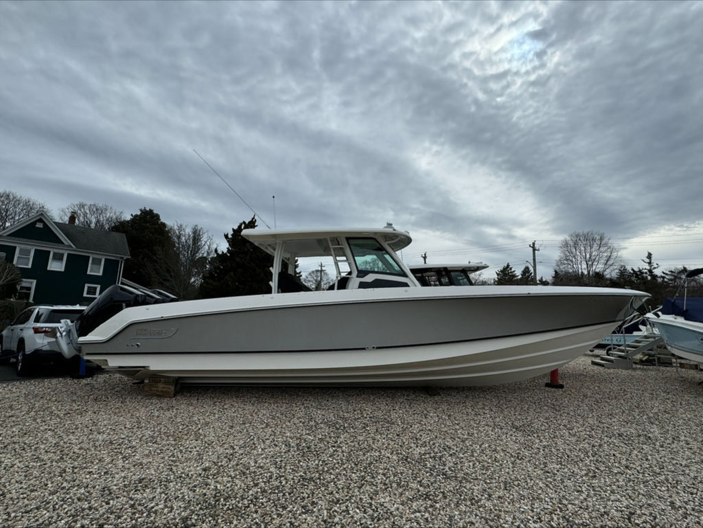 2025 Boston Whaler 380 Outrage in eastport NY